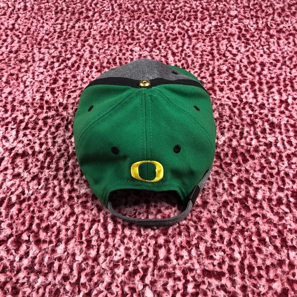 Men’s Nike Oregon Ducks Pull Strap Hat - Picture 5 of 9